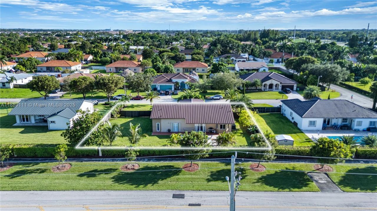 13261 SW 216th Ter, Miami, FL 33170 Photo