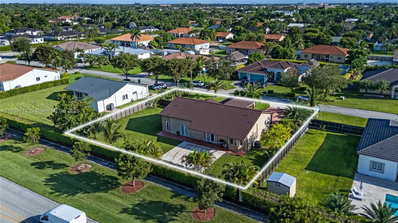 13261 SW 216th Ter, Miami, FL 33170 Photo