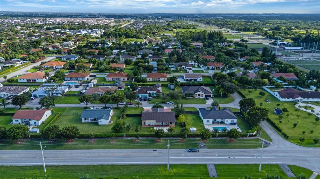 13261 SW 216th Ter, Miami, FL 33170 Photo