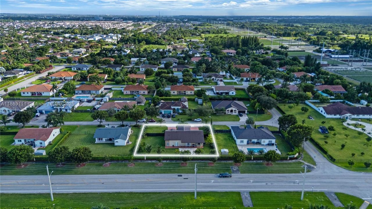 13261 SW 216th Ter, Miami, FL 33170 Photo