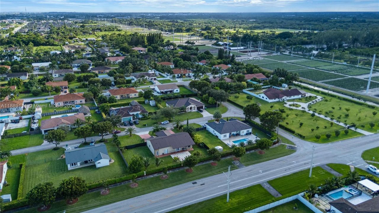 13261 SW 216th Ter, Miami, FL 33170 Photo