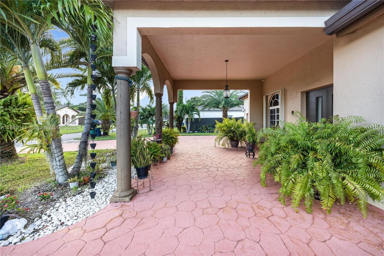 13261 SW 216th Ter, Miami, FL 33170 Photo