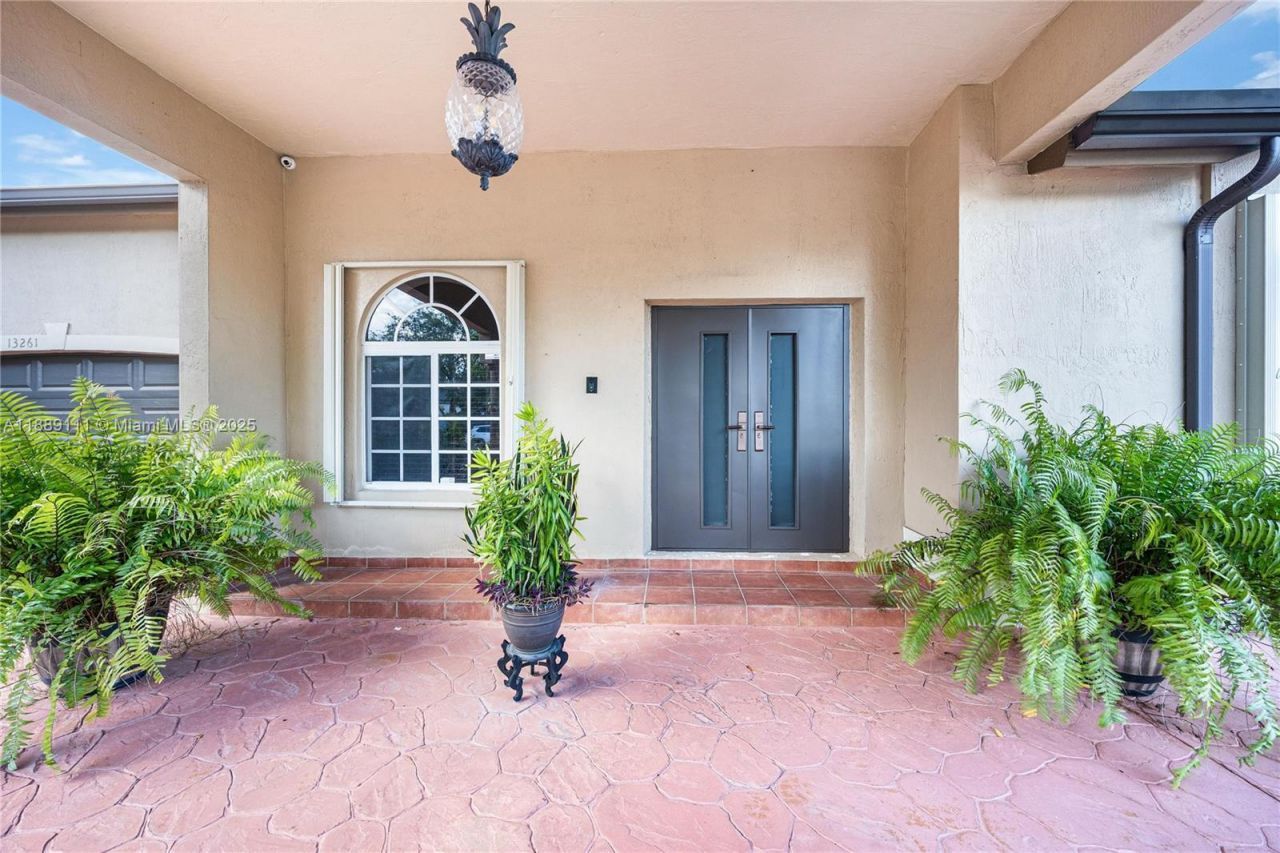 13261 SW 216th Ter, Miami, FL 33170 Photo