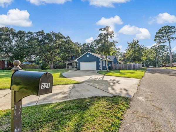 201 Bahia Vista Drive, Niceville, FL 32578