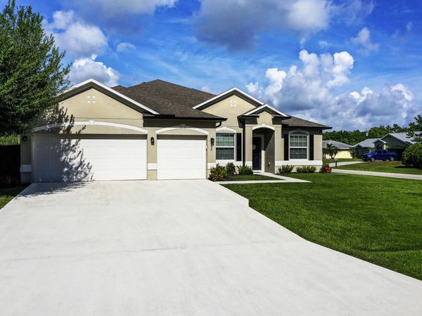 4074 SW Kamsler Street, Port St. Lucie, FL 34953