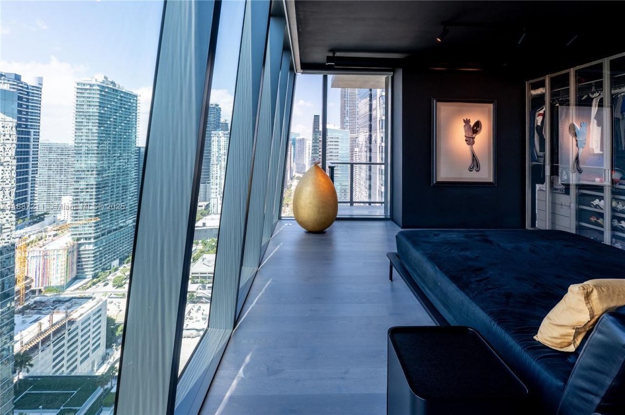 1451 Brickell Ave, Unit 3903, Miami, FL 33131 Photo