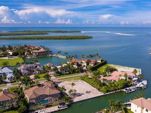 1558 Heights CT, MARCO ISLAND, FL 34145