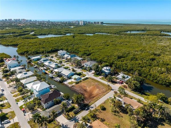 1294 Venetian WAY, NAPLES, FL 34110