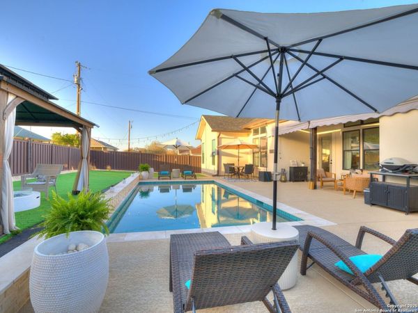 218 Edgewood Cir, Bandera, TX 78003