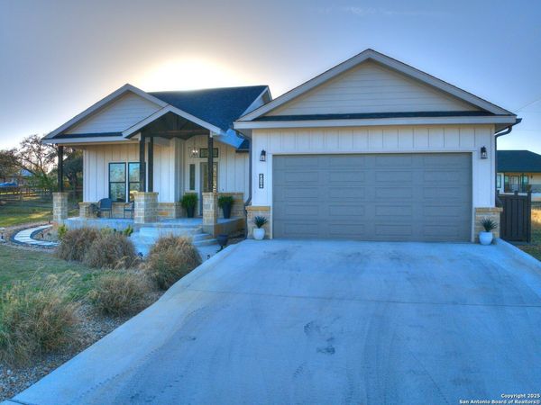 218 Edgewood Cir, Bandera, TX 78003