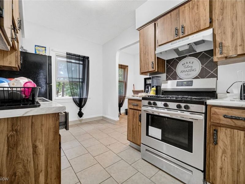 1558 Ivydale Road, Cleveland, OH 44118 Photo 5