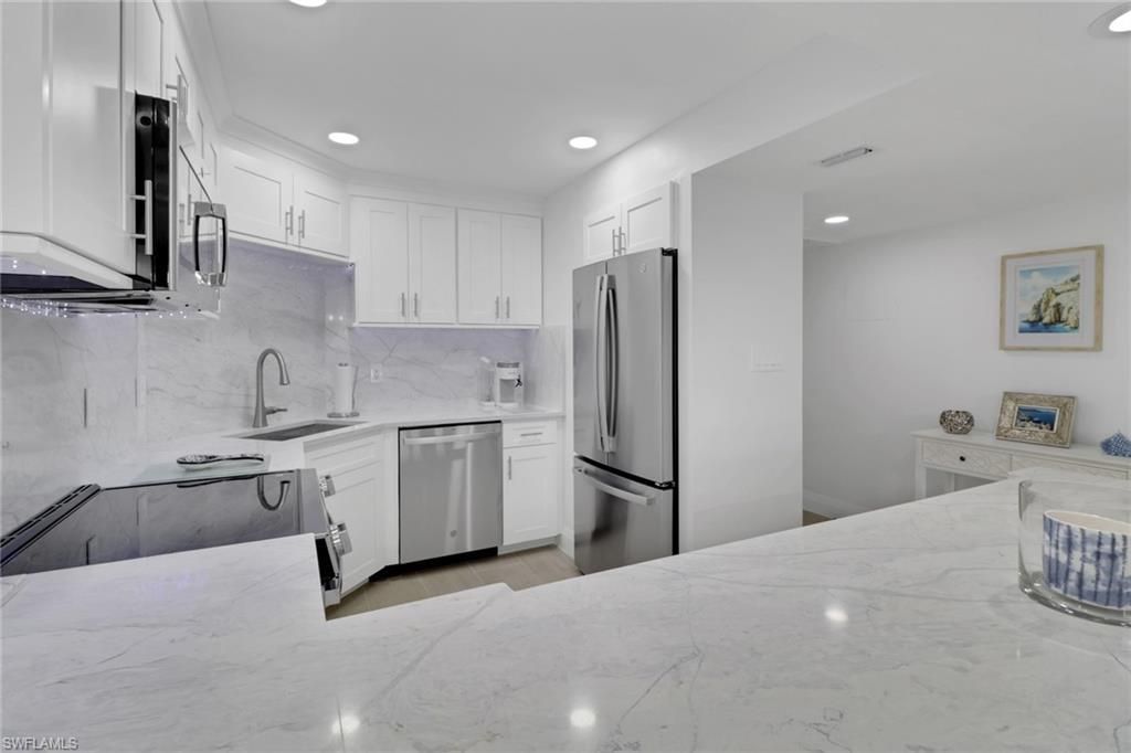 1 Bluebill Ave, Unit 410, Naples, FL 34108 Photo