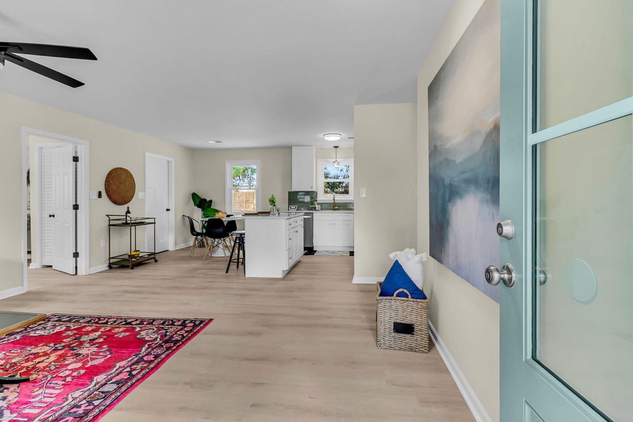 7646 Allwood Avenue Photo 2