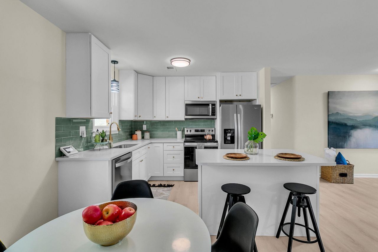 7646 Allwood Avenue Photo 9