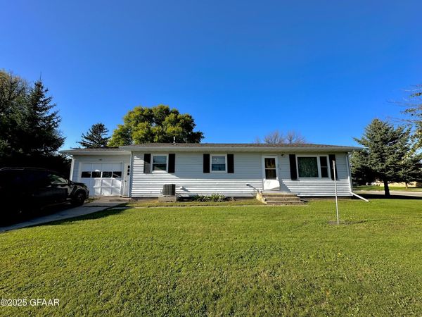 623 E PRAIRIE Avenue , Warren, MN 56762