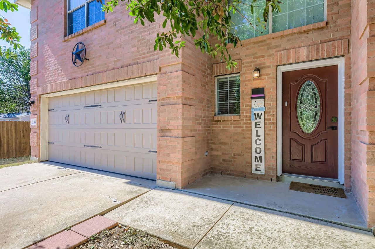 411 Meadow Park Dr, Georgetown, TX 78626 Main Photo