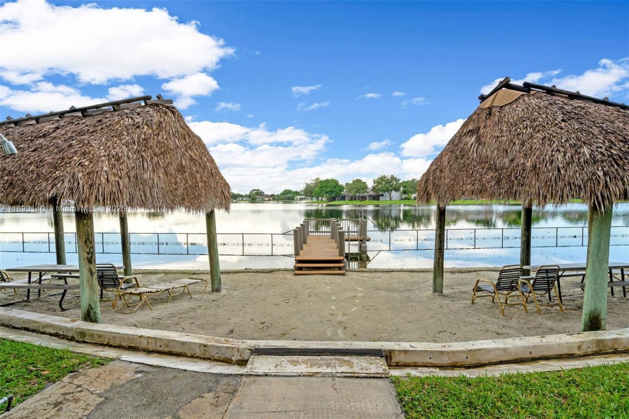 1100 Colony Point Cir, Unit 504, Pembroke Pines, FL 33026 Photo