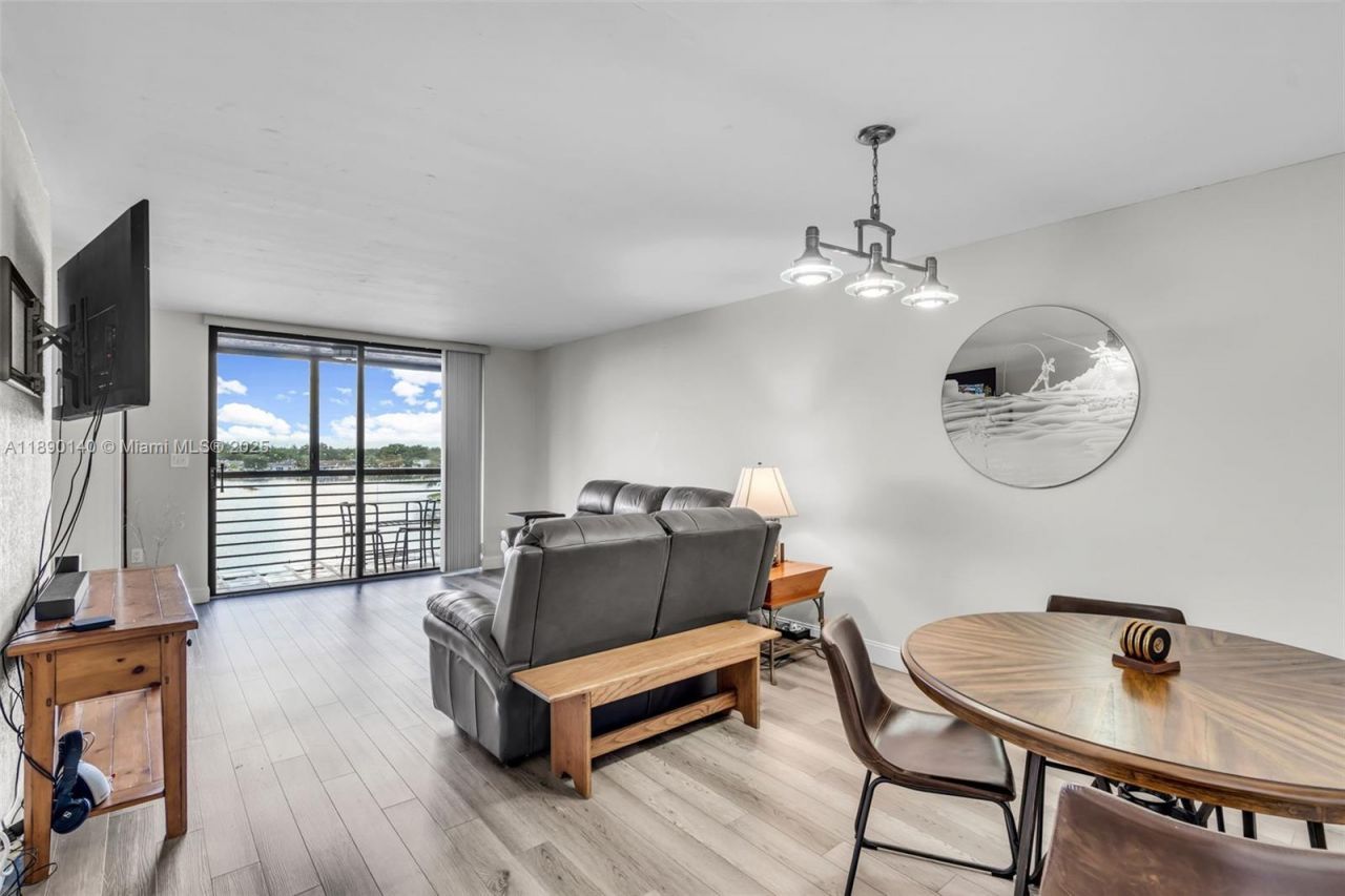 1100 Colony Point Cir, Unit 504, Pembroke Pines, FL 33026 Photo