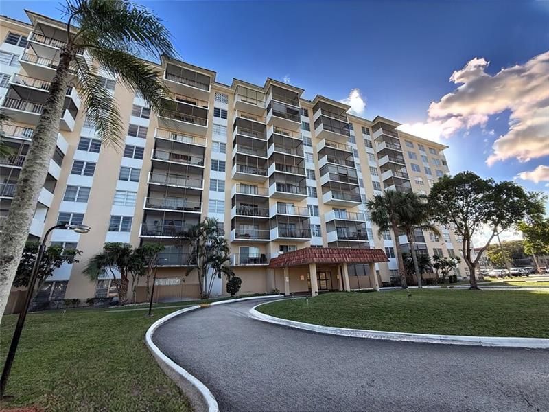 4174 Inverrary Drive, Unit 805, Lauderhill, FL 33319 Photo