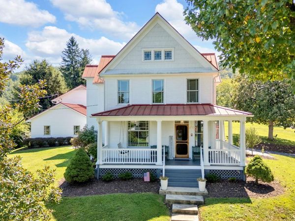 308 Pearl Avenue, Big Stone Gap, VA 24219
