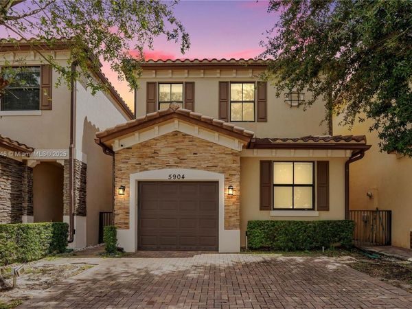 5904 NW 46th Ln, Tamarac, FL 33319