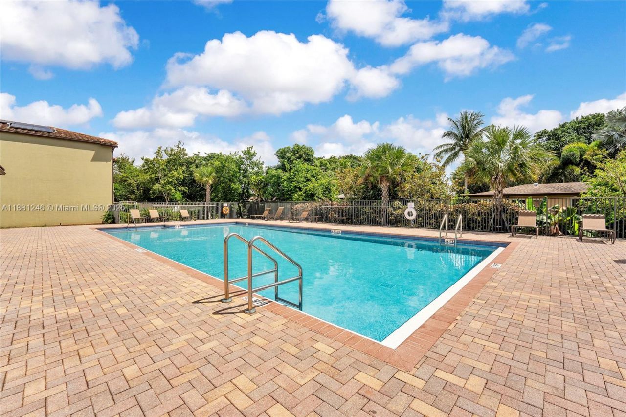 5904 NW 46th Ln, Tamarac, FL 33319 Photo