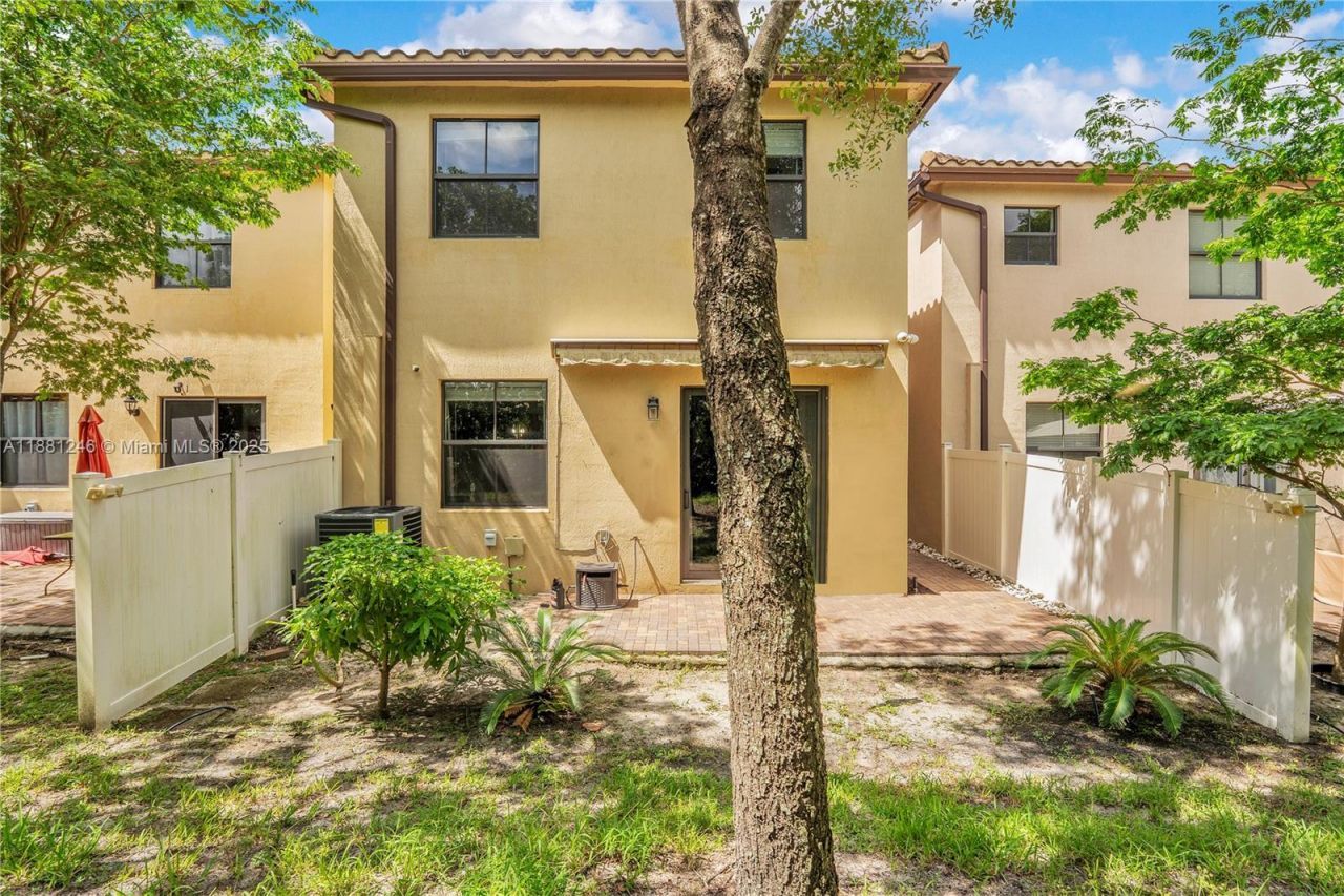 5904 NW 46th Ln, Tamarac, FL 33319 Photo