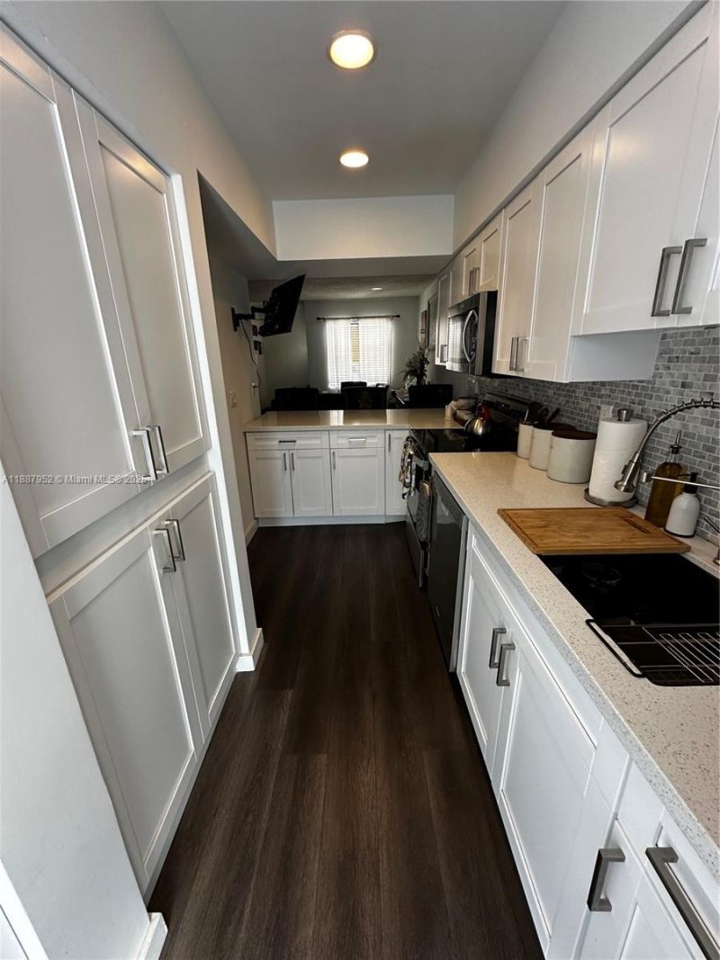 3971 Coral Springs Dr, Unit 17, Coral Springs, FL 33065 Photo