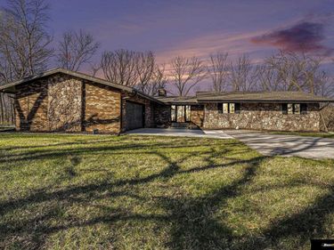 3935 Kristy Plaza, Omaha, NE 68112