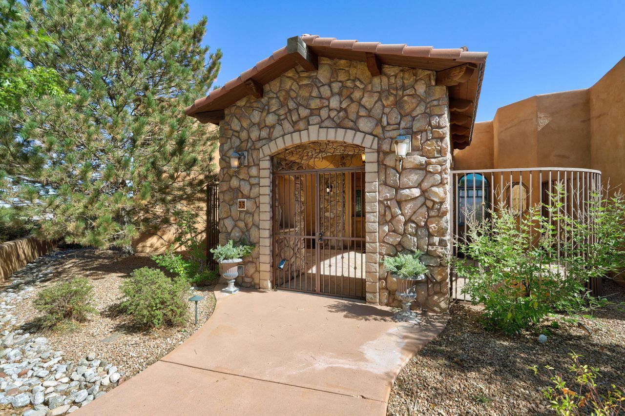 33 Via Entrada, Sandia Park, NM 87047 Main Photo
