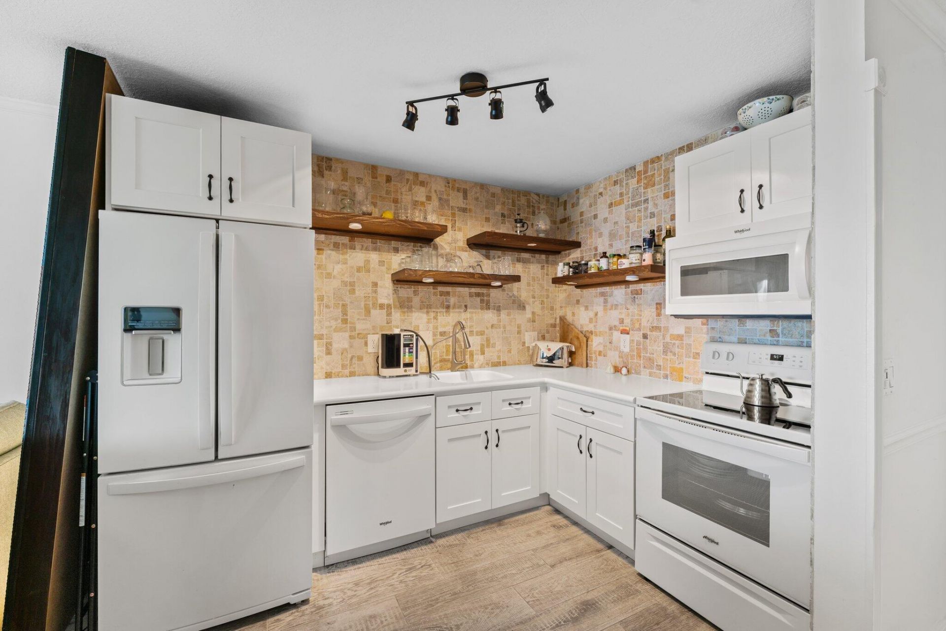 100 Shore Court, Unit 105, North Palm Beach, FL 33408 Photo