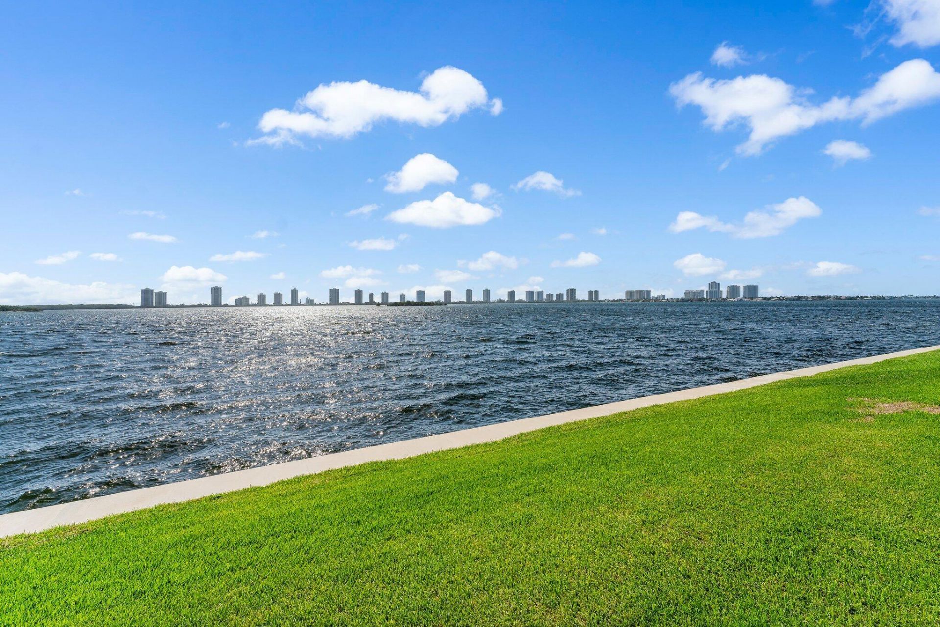 100 Shore Court, Unit 105, North Palm Beach, FL 33408 Photo