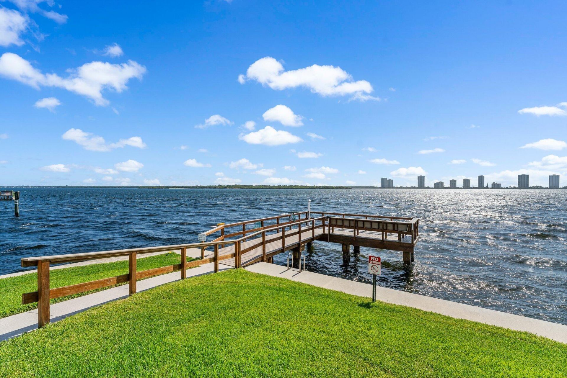 100 Shore Court, Unit 105, North Palm Beach, FL 33408 Photo