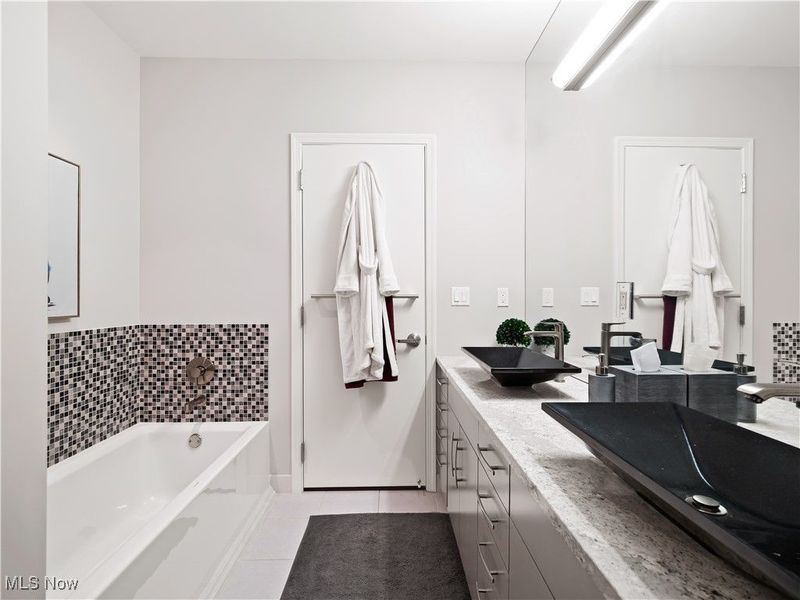 701 W Lakeside Avenue, Unit 1307, Cleveland, OH 44113 Photo 44