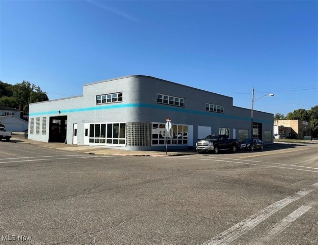 126 N Main Street, Uhrichsville, OH 44683