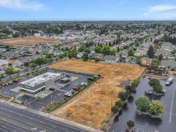1970 Mchenry Ave, Escalon, CA 95320