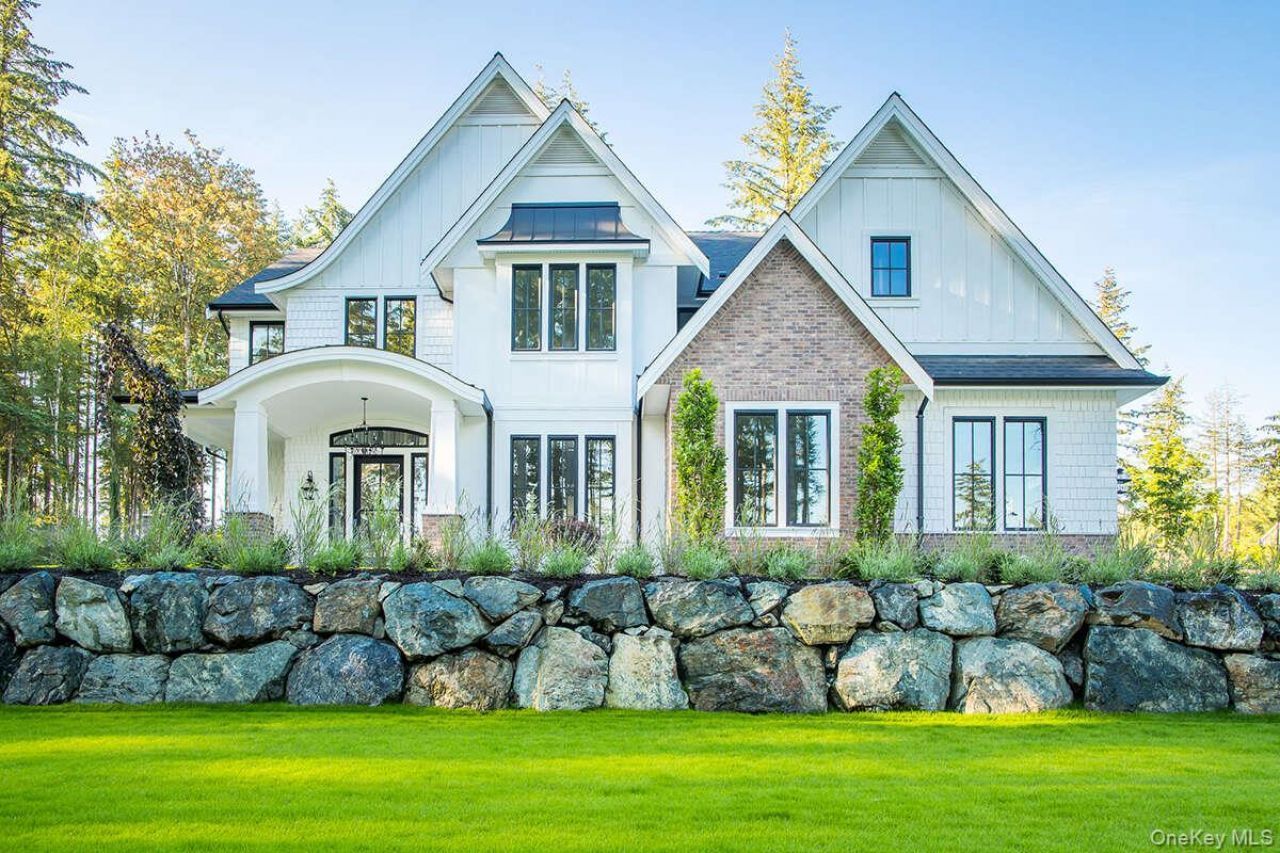 16 Kingwood Lane, Poughkeepsie, NY 12601 Main Photo