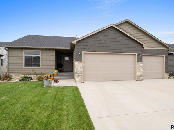 4101 S Home Plate Ave, Sioux Falls, SD 57110