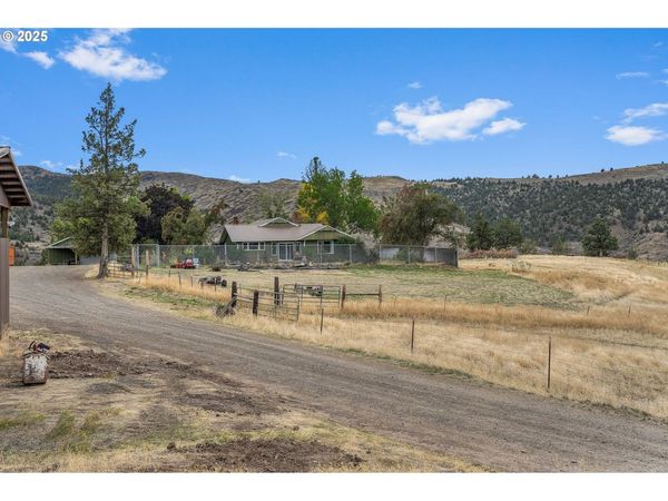 19369 E HIGHWAY 26, Mitchell, OR 97750