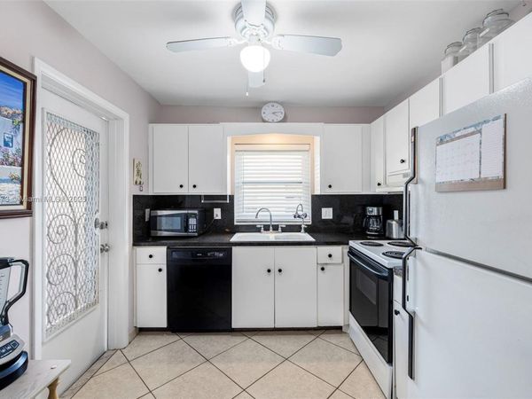 5300 Washington St, Unit U405, Hollywood, FL 33021