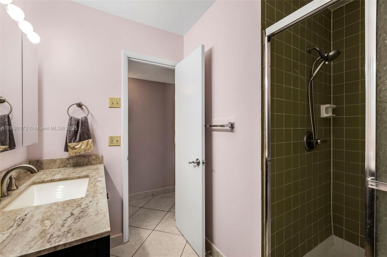 5300 Washington St, Unit U405, Hollywood, FL 33021 Photo