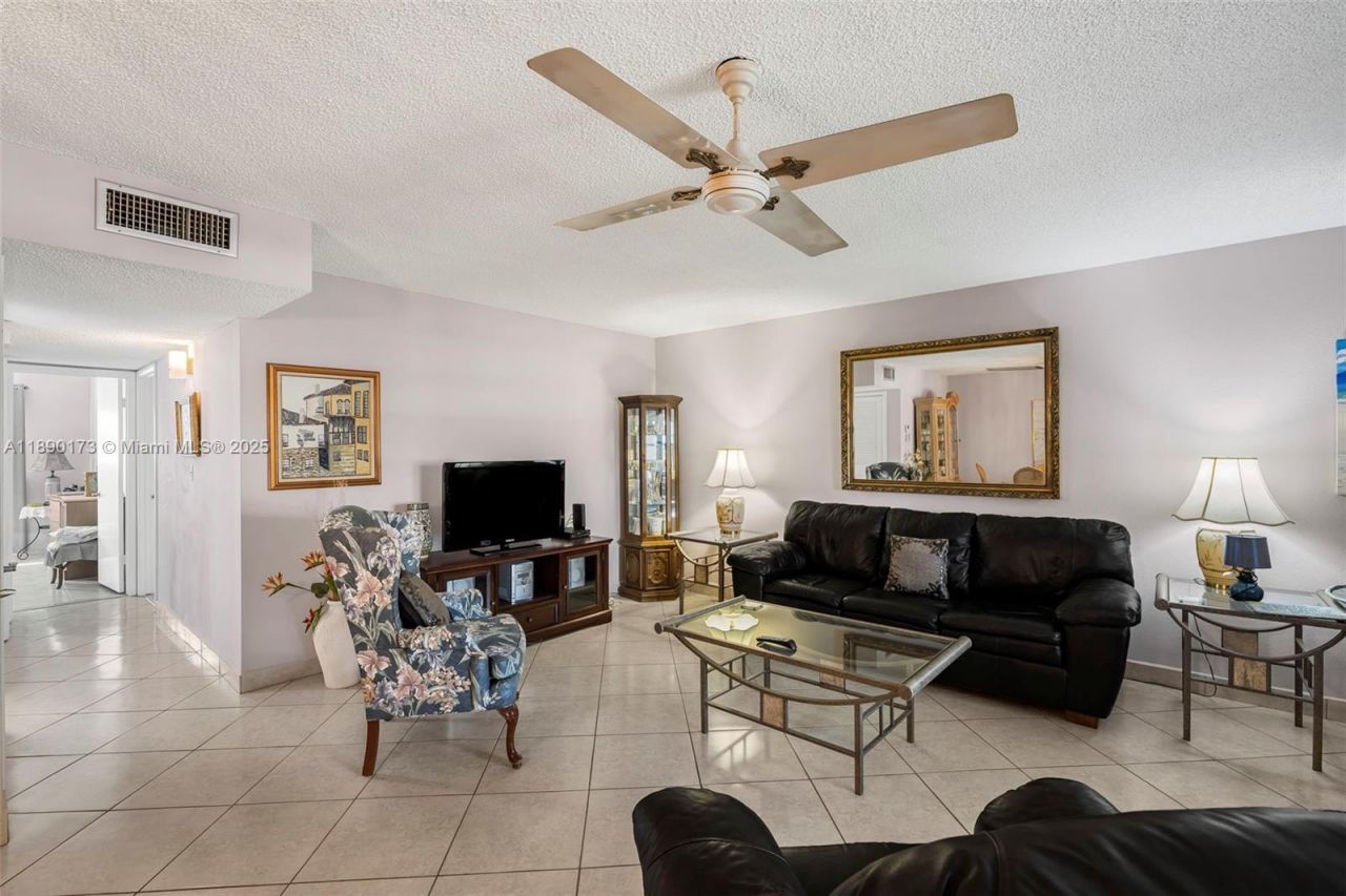 5300 Washington St, Unit U405, Hollywood, FL 33021 Photo