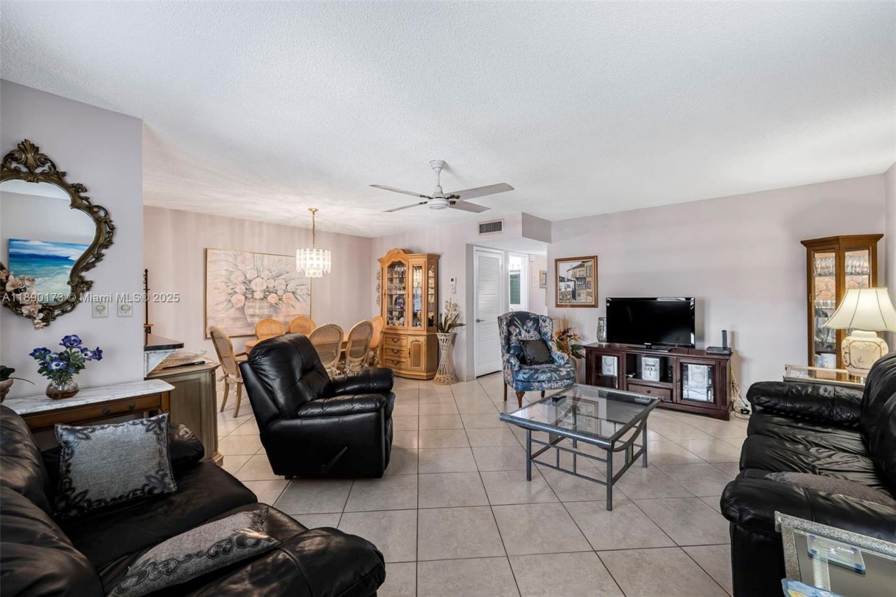 5300 Washington St, Unit U405, Hollywood, FL 33021 Photo