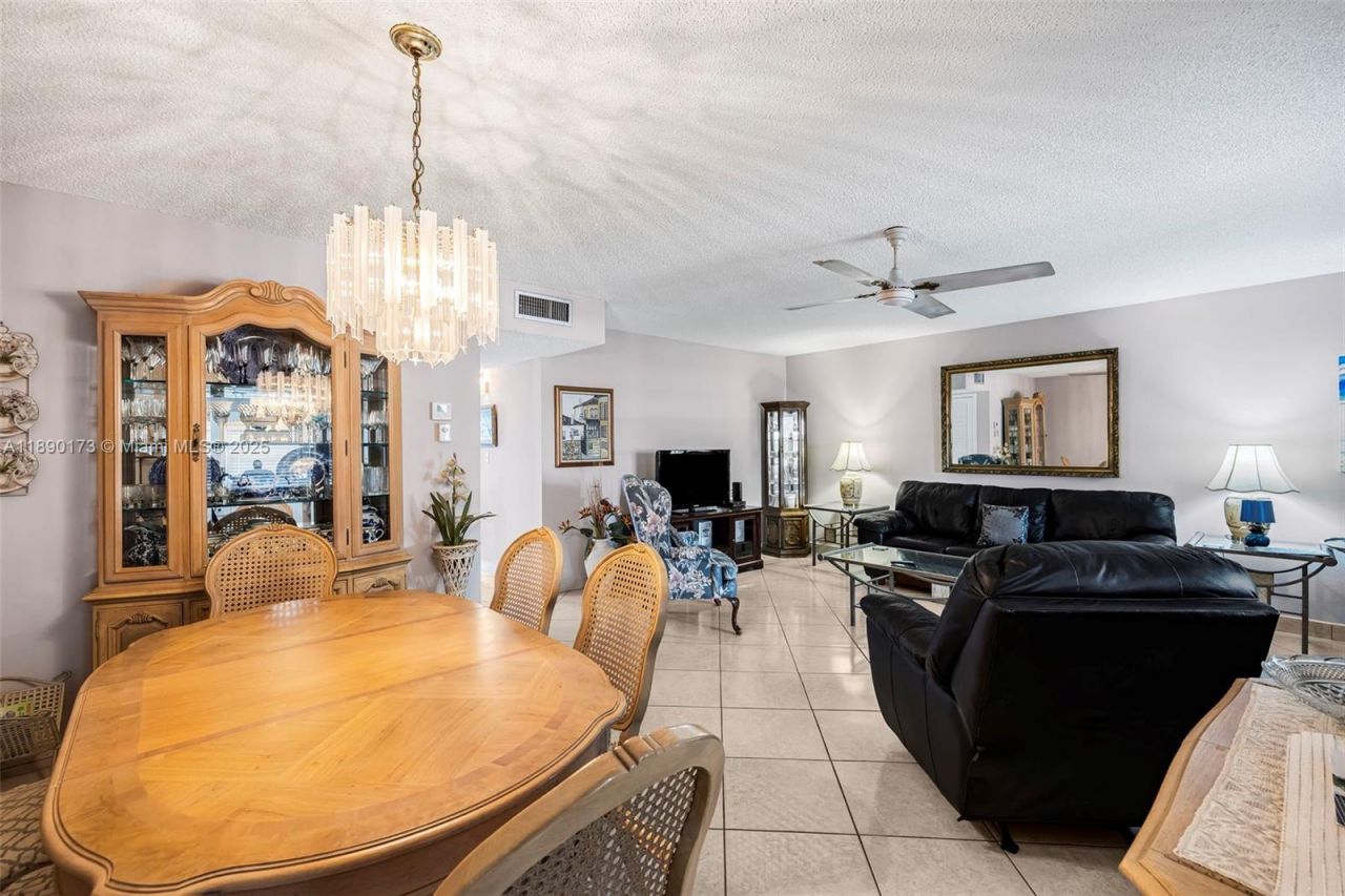 5300 Washington St, Unit U405, Hollywood, FL 33021 Photo