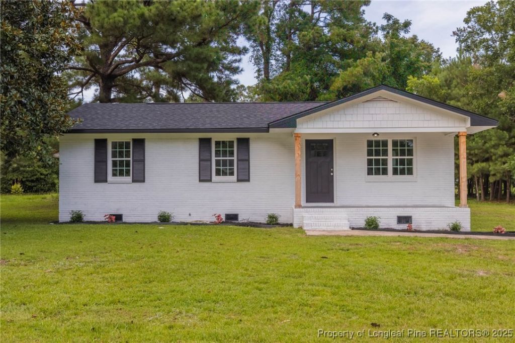 856 Pinewood Drive, Whiteville, NC 28472 Main Photo