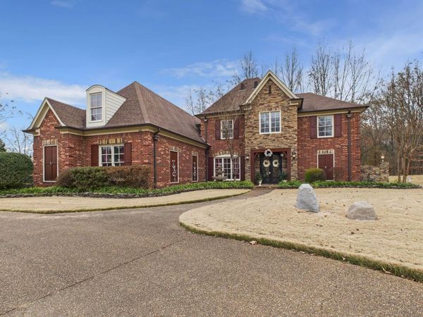 100 ASTON PARK DR, Eads, TN 38028