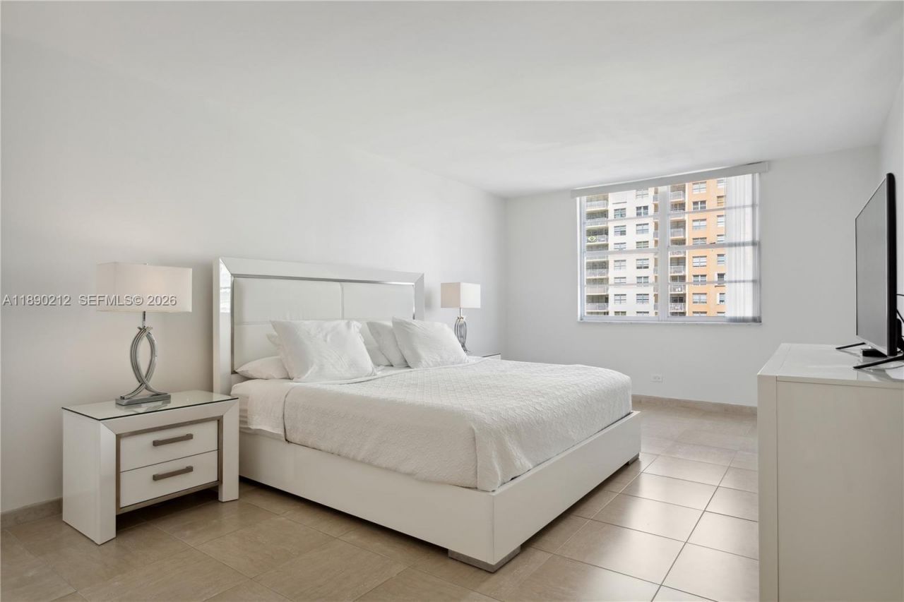 250 174th St, Unit 605, Sunny Isles Beach, FL 33160 Photo