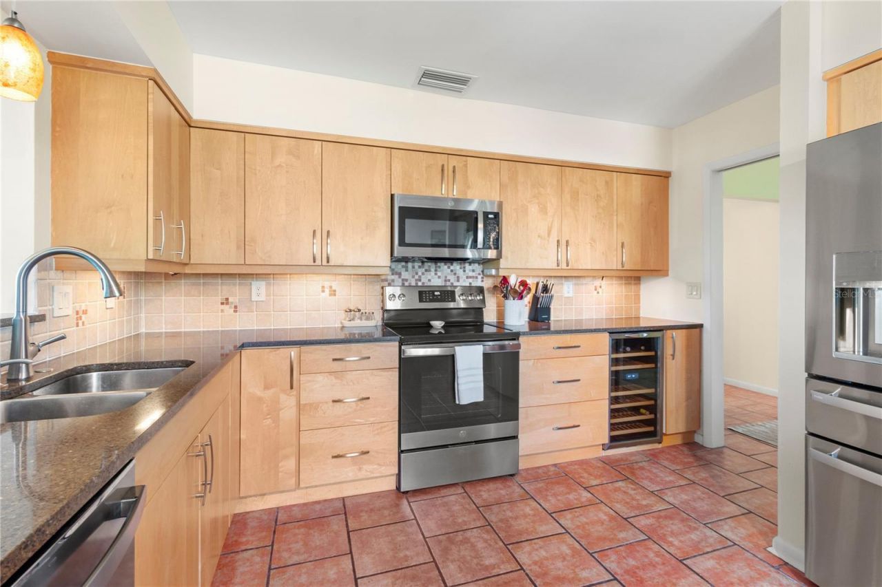 8642 54th Avenue W, Unit 23, Bradenton, FL 34210 Photo