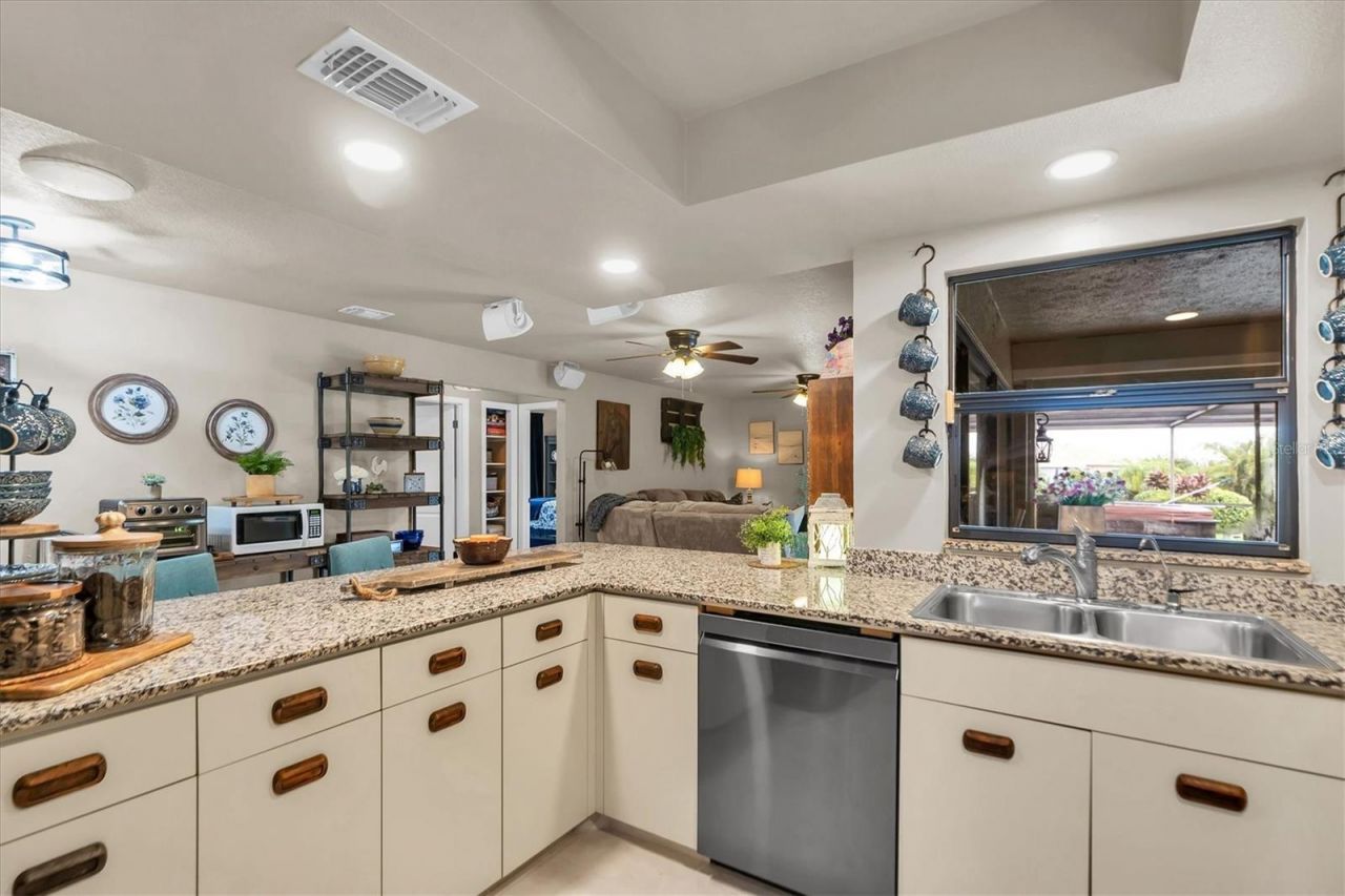 301 Thorn Hill Place, Sun City Center, FL 33573 Photo