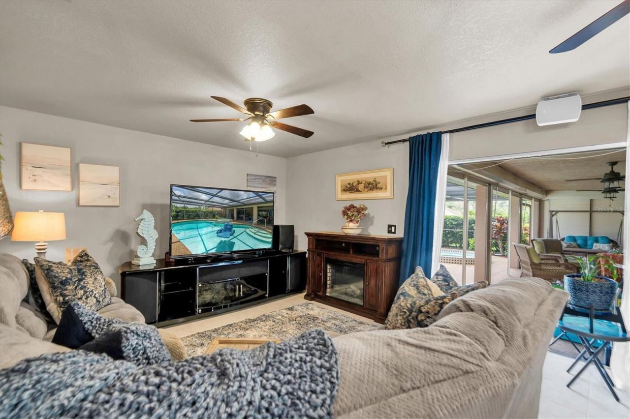 301 Thorn Hill Place, Sun City Center, FL 33573 Photo